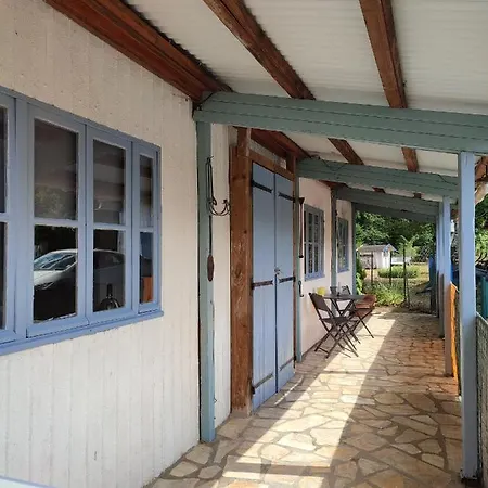 度假居 Dans La Foret....adorable 1 Bedroom Surrounded By Woodland Pressignac