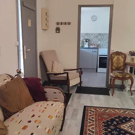 Dans La Foret....adorable 1 Bedroom Surrounded By Woodland 度假居